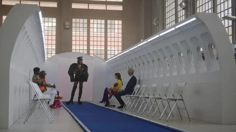 Кадры из сериала Эмили в Париже (2020)